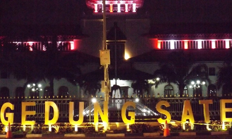 Lampu Depan Gedung Sate Bandung