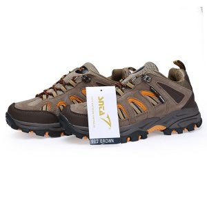 Sepatu Gunung Wanita terlihat anggun