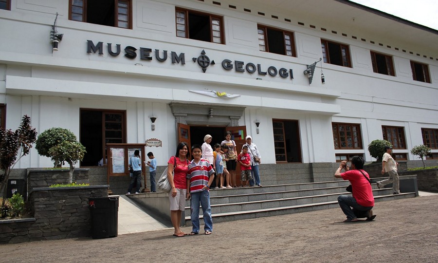Wisata Foto di Museum Geologi Bandung