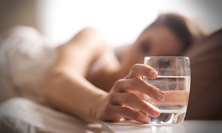 minum air saat bangun tidur, manfaat minum air