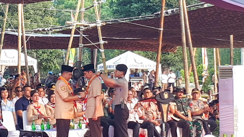 jokowi terima penghargaan tunas kencana