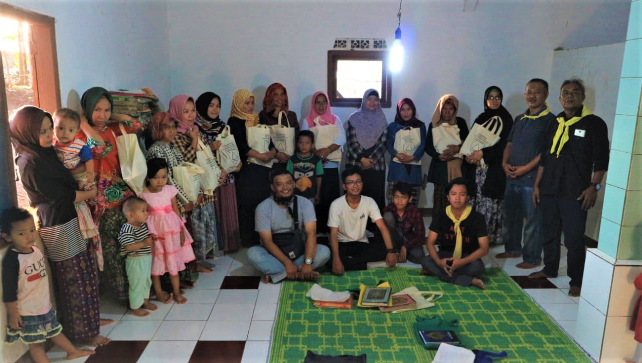 TAPA SAMIDA SMA PGII 1 Bandung Berbagi  Al-Qur’an pada Warga Waduk Cirata