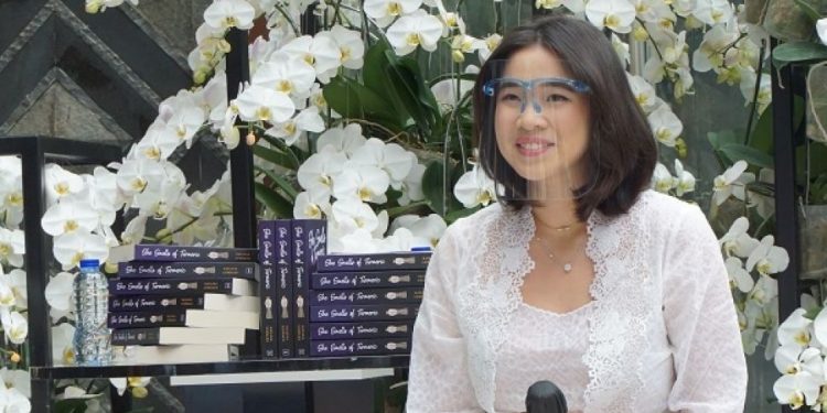 natasha sondakh rilis novel she smells of turmeric