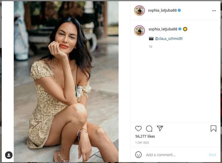 Sophia Latjuba Pakai Rok Mini di Bali (instagram.com/sophia_latjuba88)