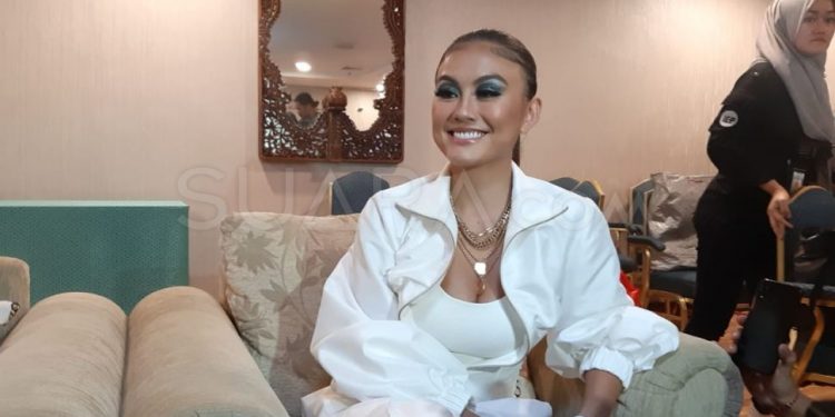 Harganya Tembus Rp9 Juta, Kaos Agnez Mo Malah Dibilang Mirip Baju Partai