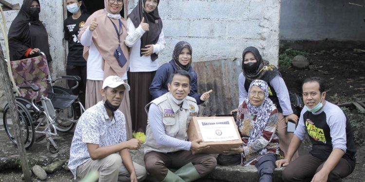 Purna Jamnas 1996 Bagikan Sembako Kepada Warga Masyarakat