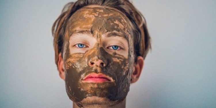 Viral Cowok Lepas Peel Off Masker Sampai Kumis Ikut Terangkat, Ternyata Pakai Bahan Tak Terduga Ini