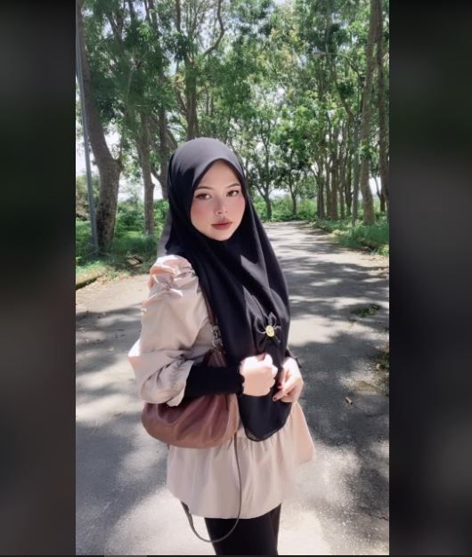 Sudah Punya 7 Anak, Penampilan Awet Muda Ibu Ini Jadi Sorotan (tiktok.com/akmaabdullah90)