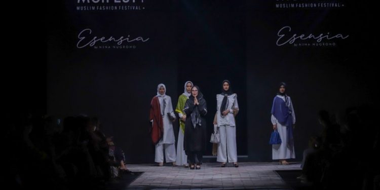 Manfaatkan kain janggawari dalam event Muffest 2022.
