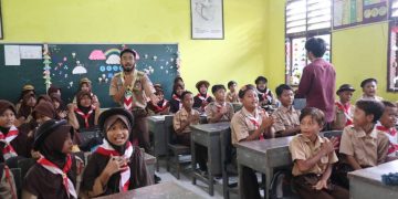 Anggota Pramuka UGM Bantu Aktivasi Latihan Pramuka SDN Tanara 1 Kabupaten Serang Selama KKN