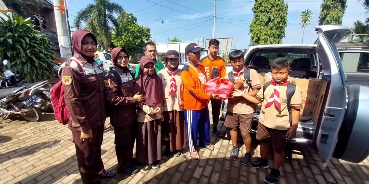 Pramuka SDN 2 Kuanyar Peduli Korban Banjir Dorang Jepara