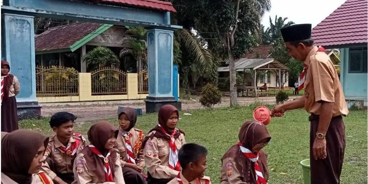 Pangkalan SMN 4 Teluk Gelam Mengadakan Pelantikan Penggalang Ramu, Rakit dan Terap
