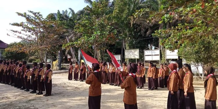 Gudep Pangkalan SMPN 6 Minas Adakan Upacara Kenaikan Tingkat Penggalang Ramu dan Rakit