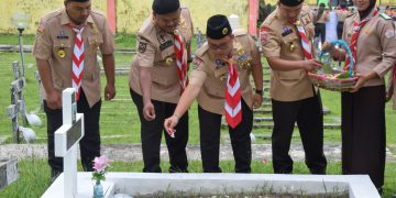 Peringati Hari Bapak Pandu Sedunia, Kwarcab Sibolga Laksanakan Upacara Ziarah dan Tabur Bunga Di Makam Pahlawan