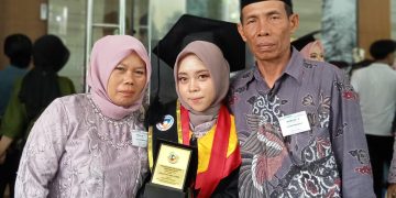 Intan Permata Lulusan Terbaik Komputerisasi Akuntansi Politri Tasikmalaya 2024